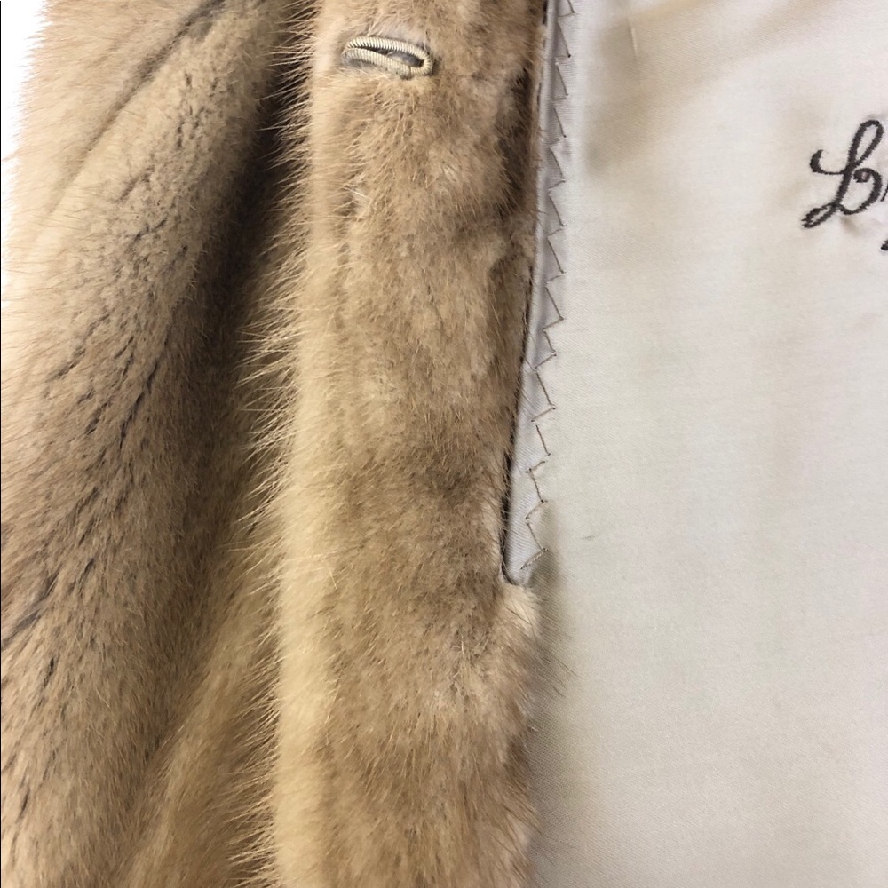 Women’s Coat - Picture 4 of 5